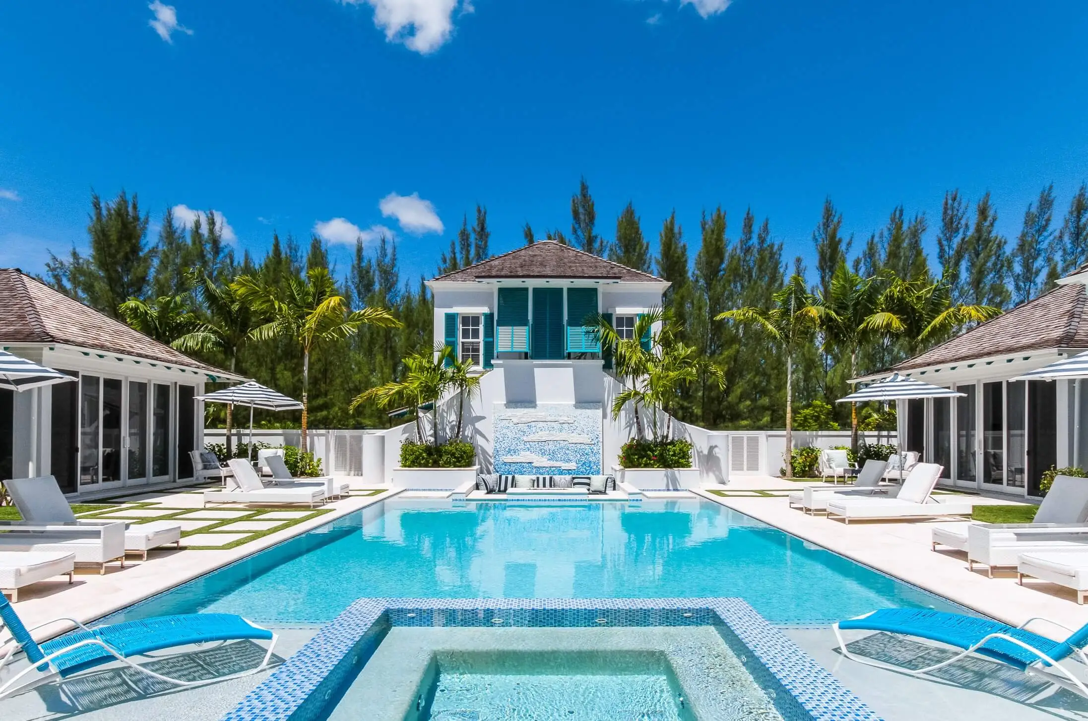 FTX похарчили десетки милиони за луксозни имоти на Бахамите