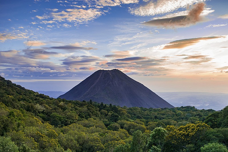 Неактивен вулкан достатъчен да захранва Биткойн града в Ел Салвадор?