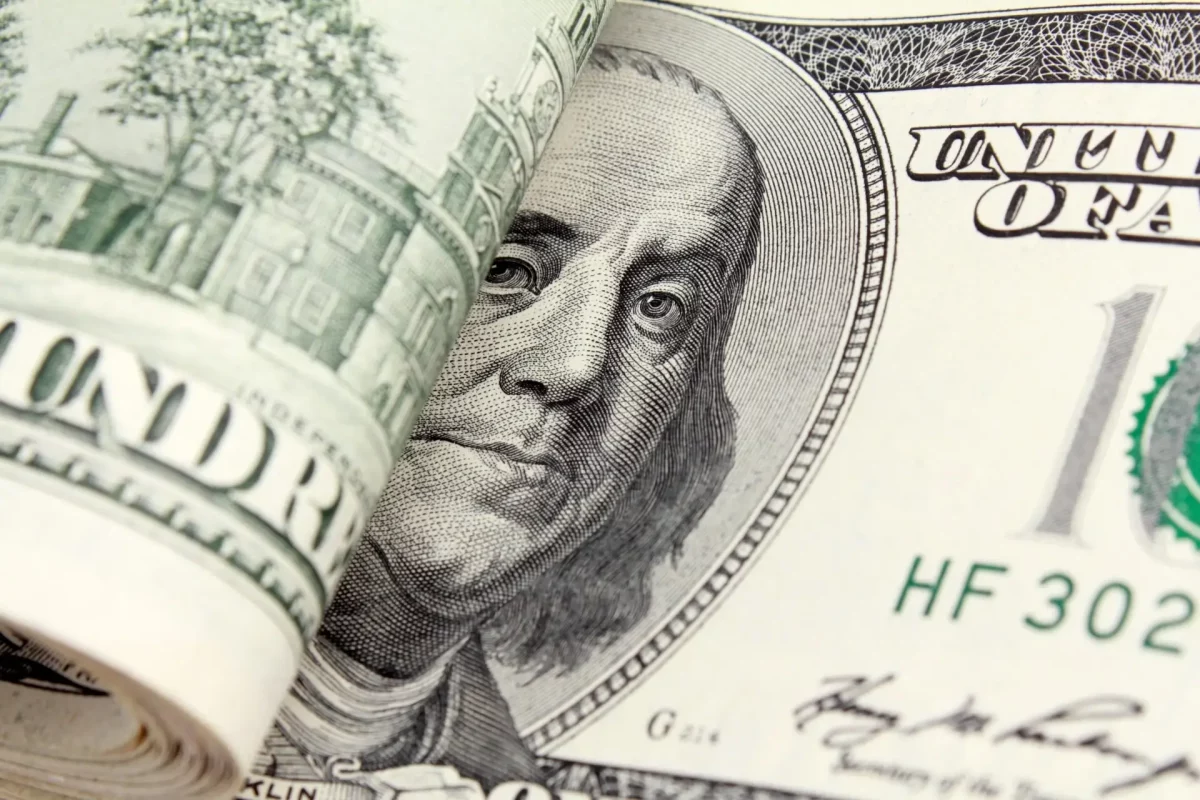 Неотдавнашният скок на щатския долар предизвиква безпокойство на глобалните финансови