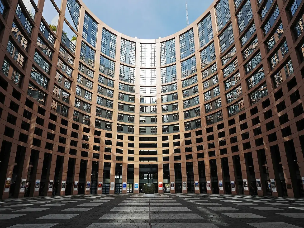 Европейският съюз ЕС активно реформира банковите си разпоредби за да