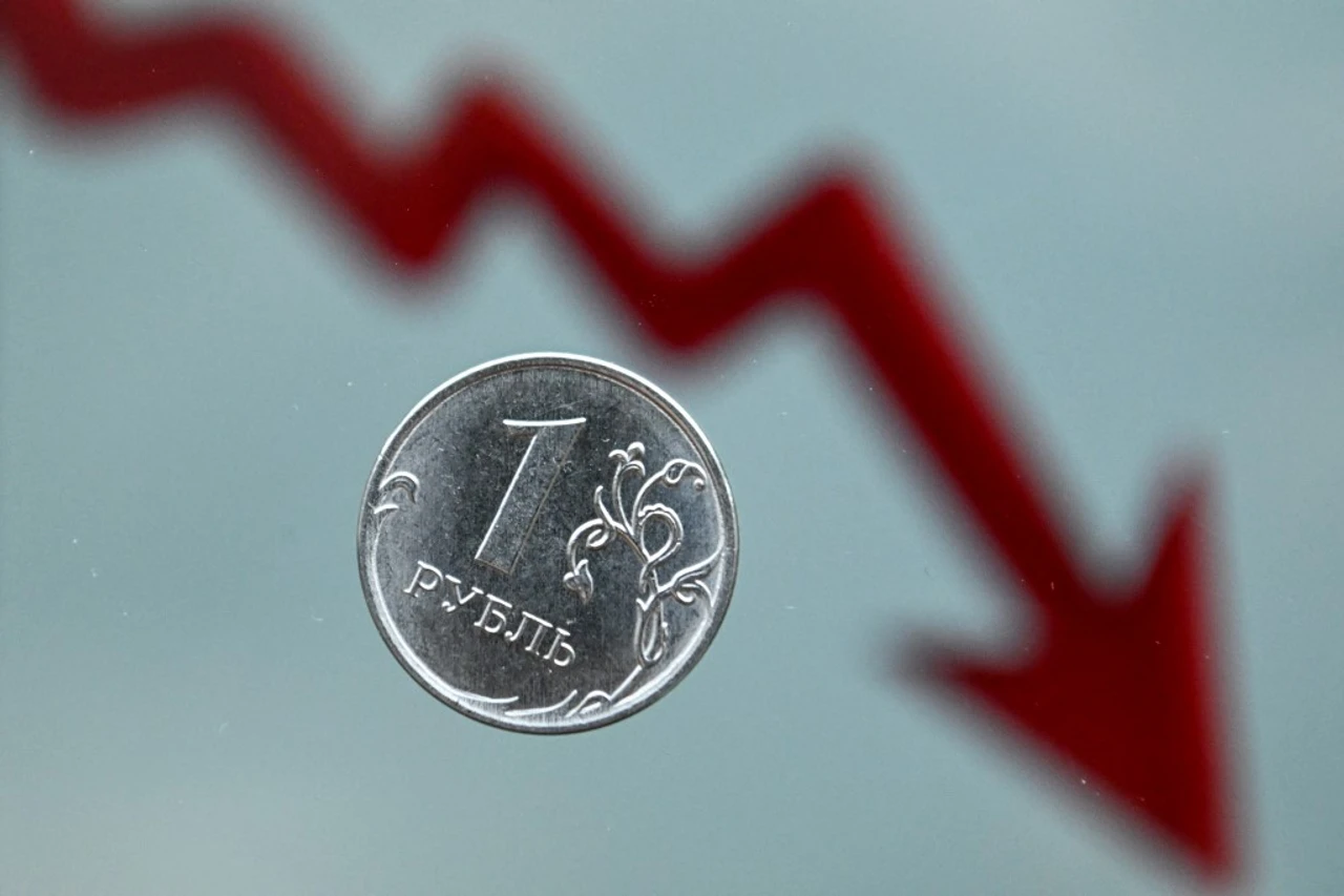Руската рубла достигна най ниската си стойност от почти 17 месеца