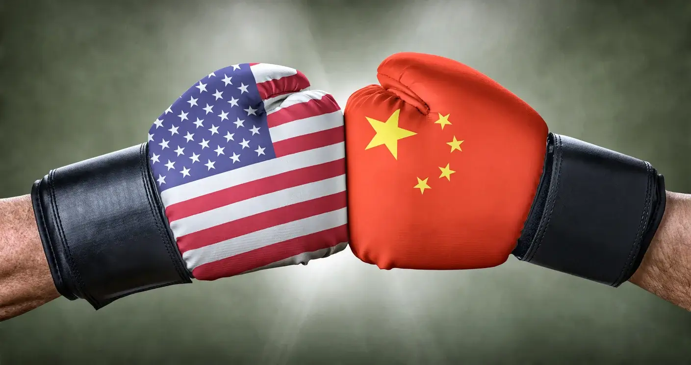 Съединените щати поддържат силен икономически растеж докато Китай е изправен