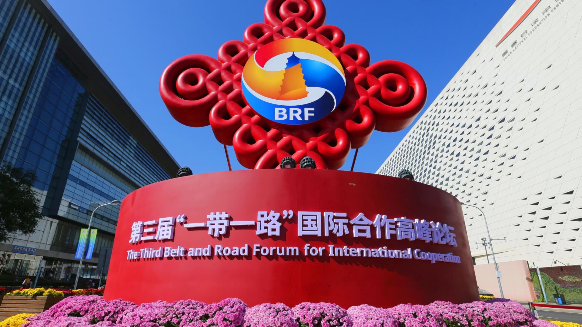 Като член на БРИКС Китай използва инициативата Пояс и път