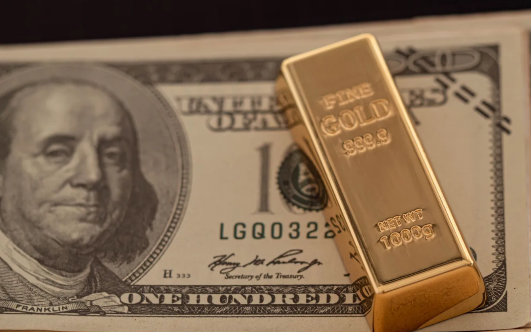 Цените на златото се покачват до невиждани висоти като разбиват