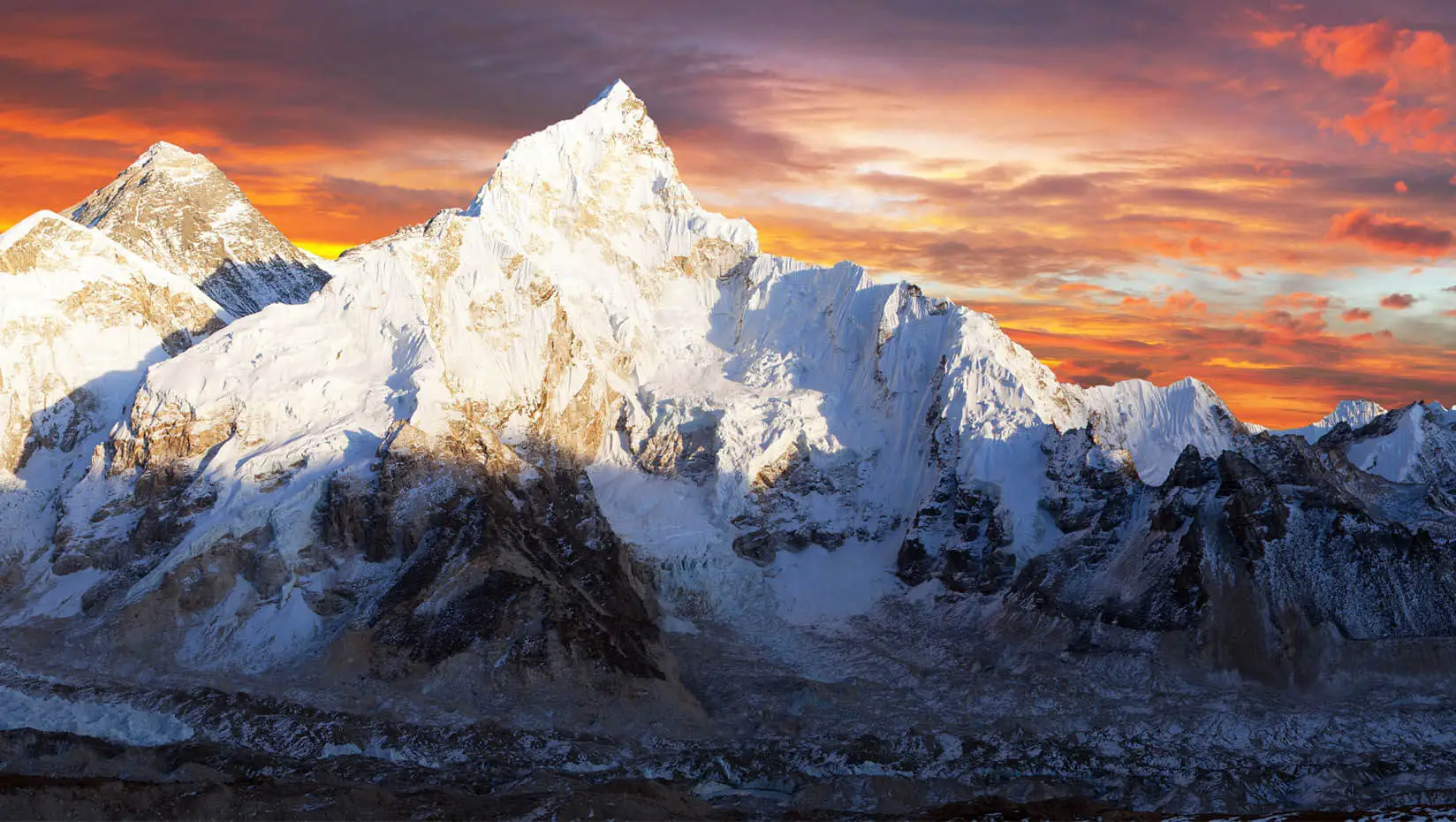 Крипто ентусиаст иска да забие флага на Биткойн на връх Еверест