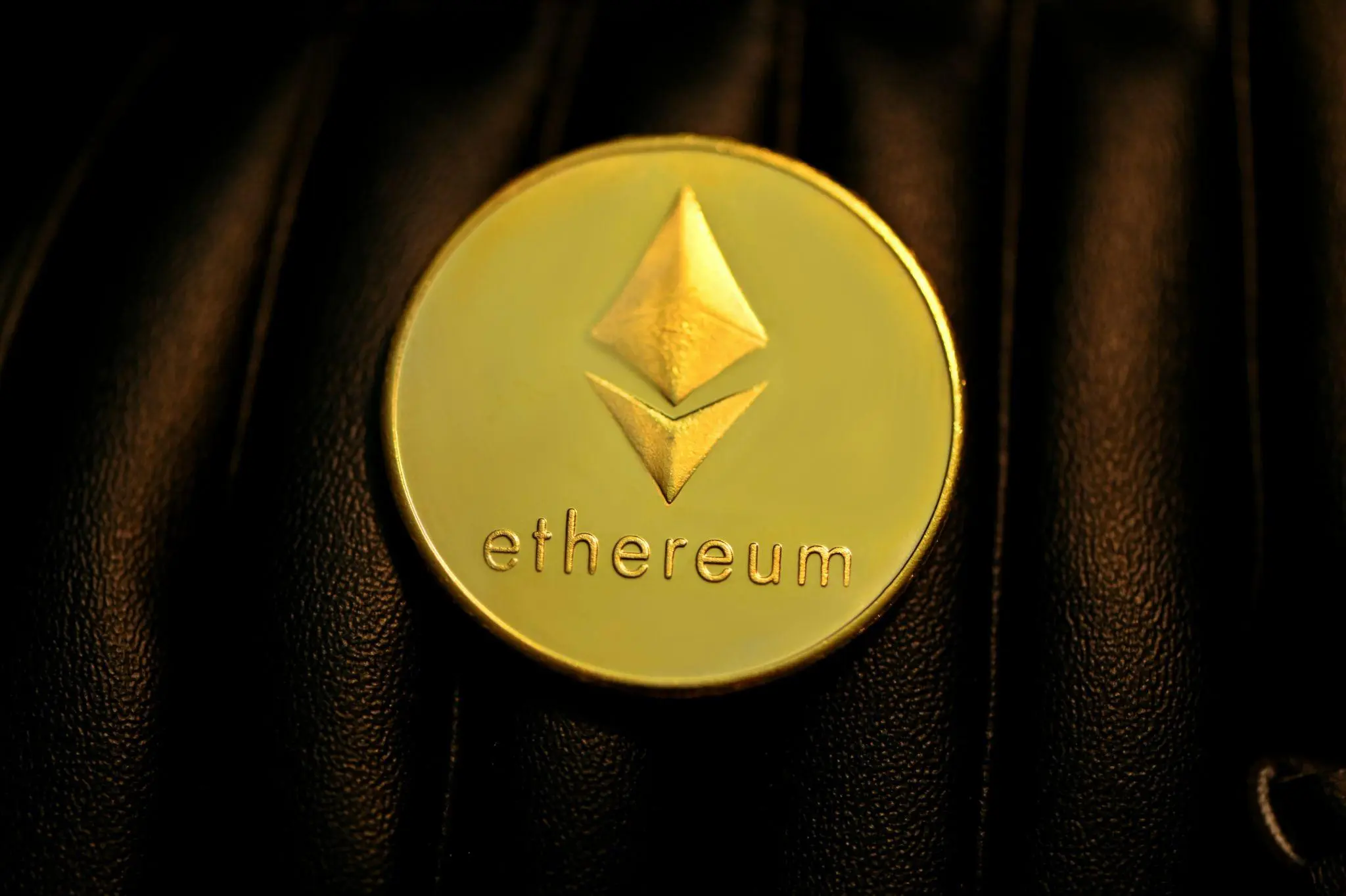 Големите инвестиции от ентусиастите на Ethereum & Solana в предпродажбата на Fezoo е смело предизвикателство за лидерството на OKX на пазара