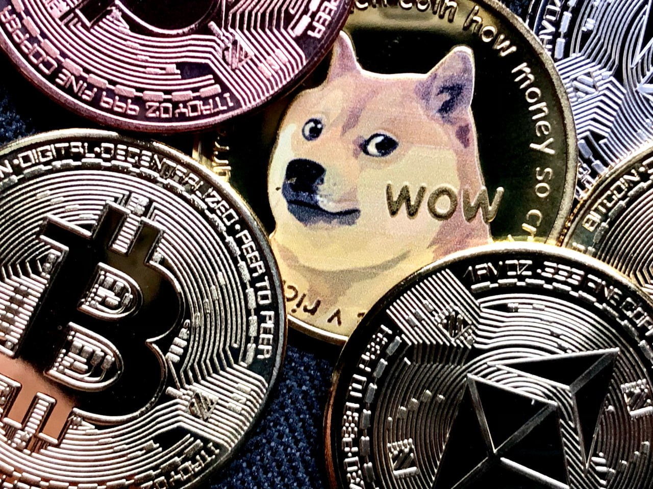 Solana и Dogecoin прогресират бързо, инвеститорите бързат да купят WienerAI