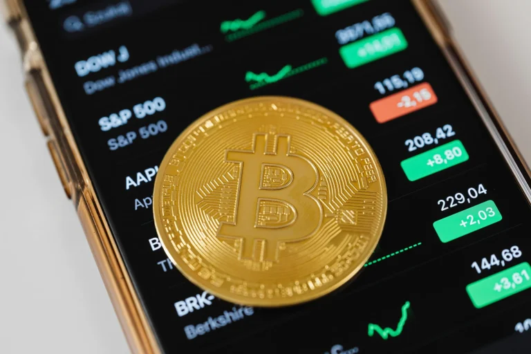 Биткойн чупи рекорди, но истинският импулс може би тепърва предстои