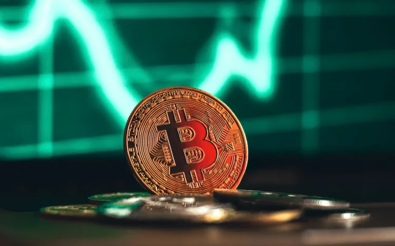 Биткойн е на прага на финалния си параболичен скок за този цикъл според експерт